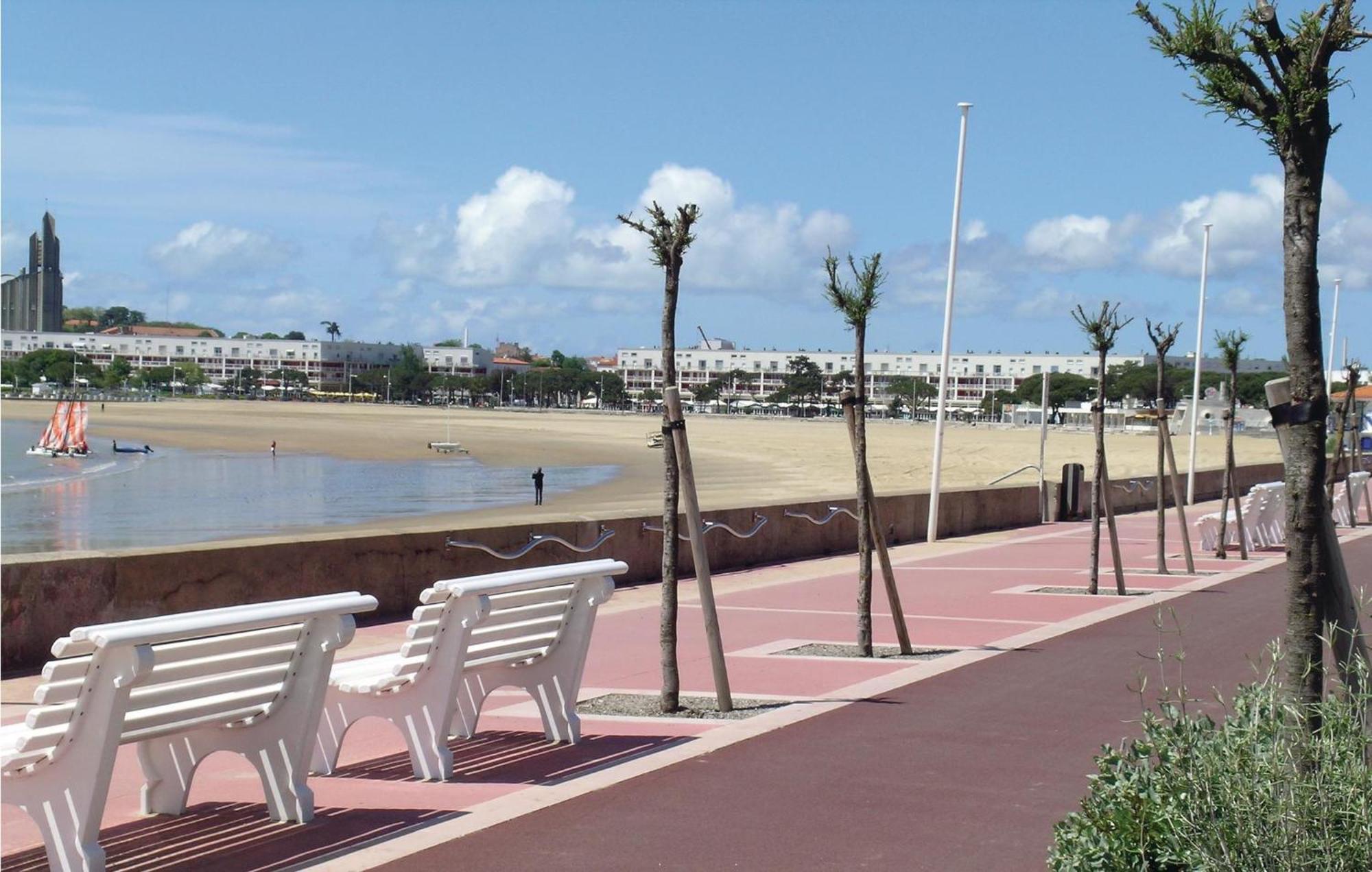 Gorgeous Apartment In Royan With Kitchen ภายนอก รูปภาพ