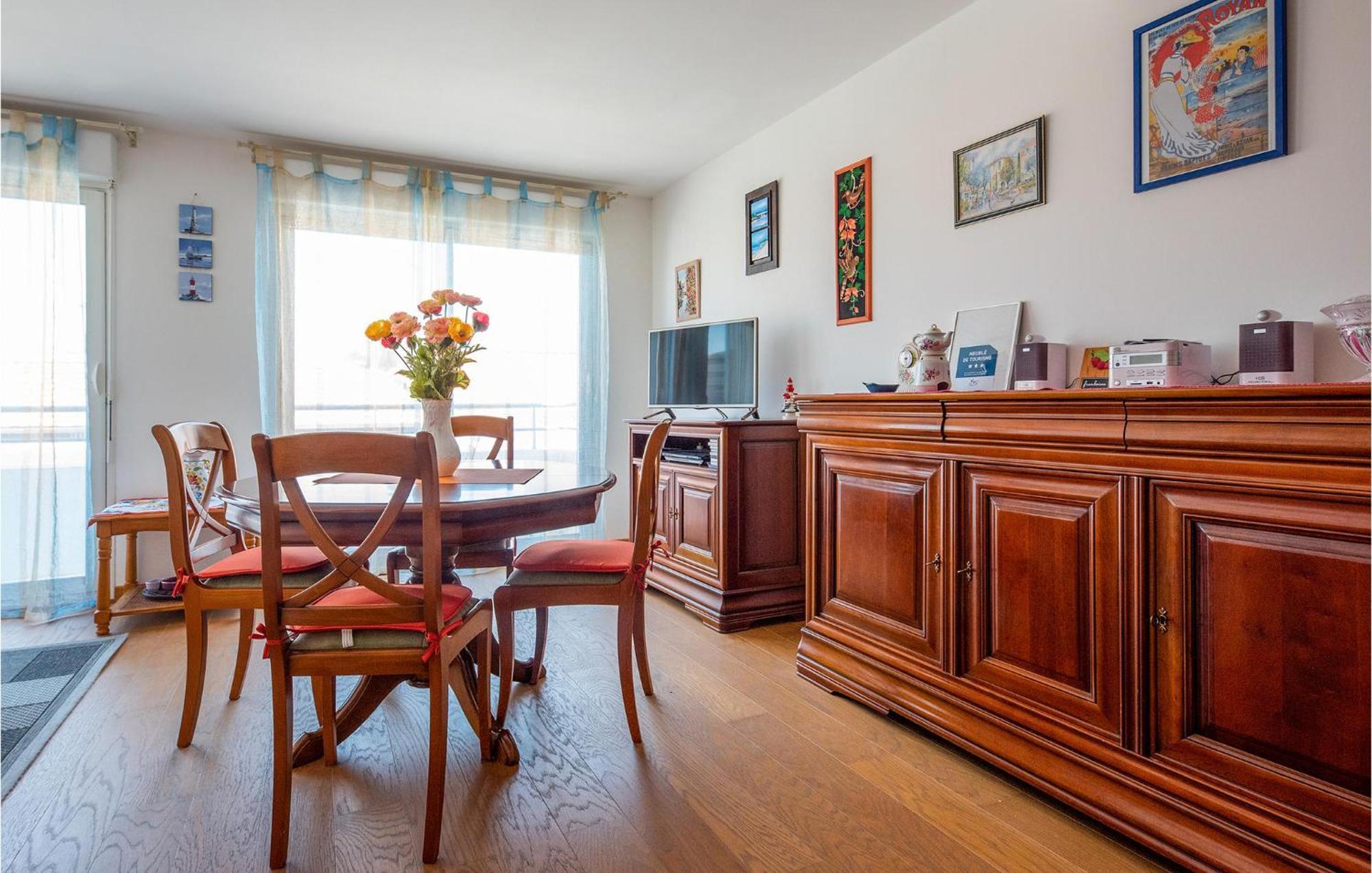 Gorgeous Apartment In Royan With Kitchen ภายนอก รูปภาพ